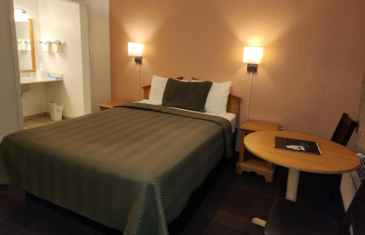 Silver Saddle Motel มานิทูสปริงส์ ภายนอก รูปภาพ