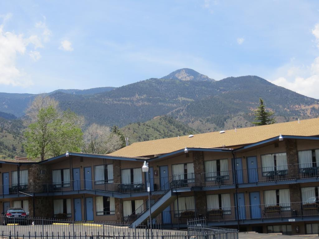 Silver Saddle Motel มานิทูสปริงส์ ภายนอก รูปภาพ