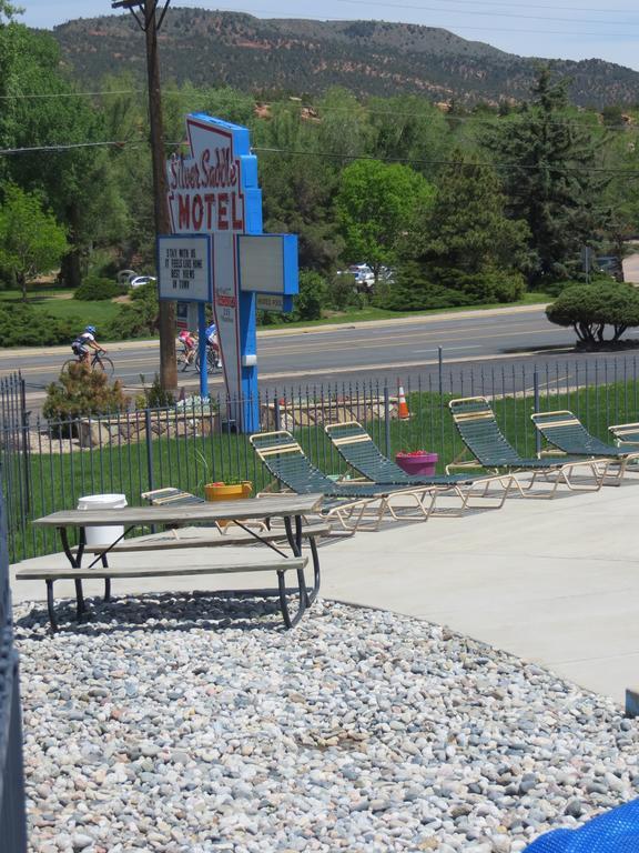 Silver Saddle Motel มานิทูสปริงส์ ภายนอก รูปภาพ